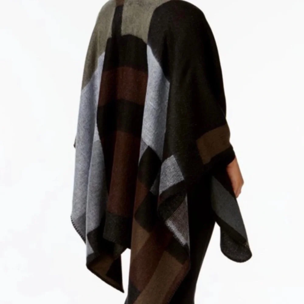 NWT STEVE MADDEN Colorblock Poncho / Wrap, brown/gray